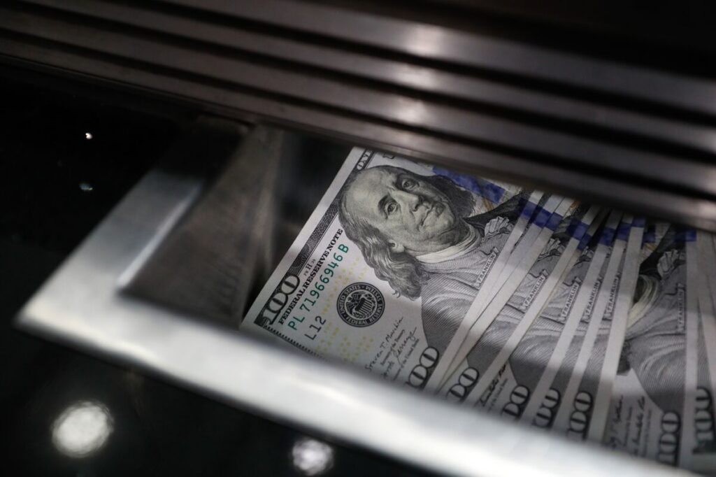 FS KKR Private Credit Fund Cuts Dividend Amid Rise in Bad Loans FS KKR Private Credit Fund Cuts Dividend Amid Rise in Bad Loans