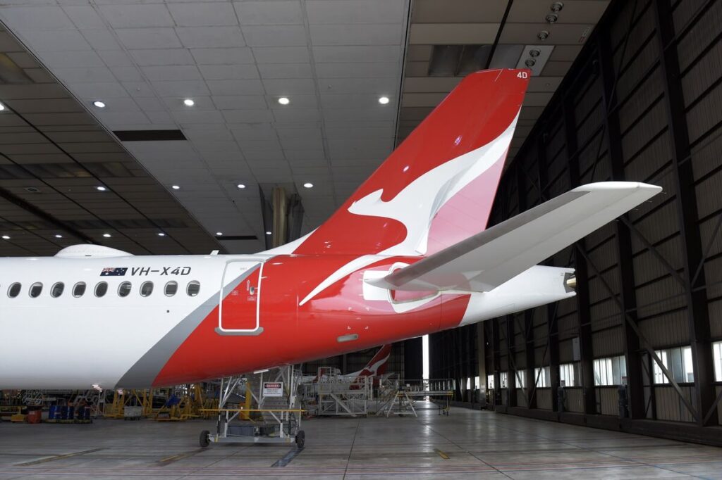 Qantas Shares Fall as Returns From Overseas Flights Shrink