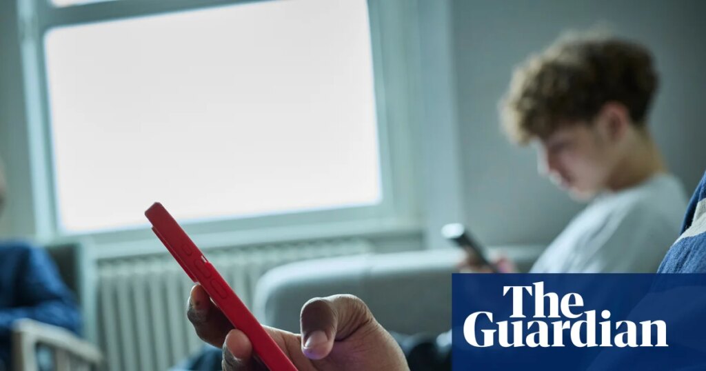 UK social media ban for under-16s edges closer with Starmer expected to back it | Social media ban