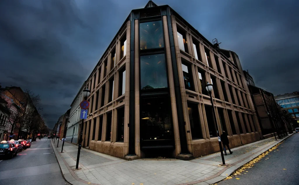 Norges Bank holds and signals future rate hikes