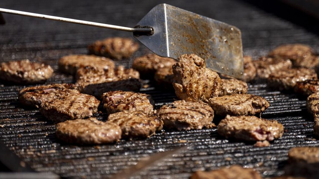 Restaurants Navigate Higher Food Costs as Burger Season Begins Restaurants Navigate Higher Food Costs as Burger Season Begins
