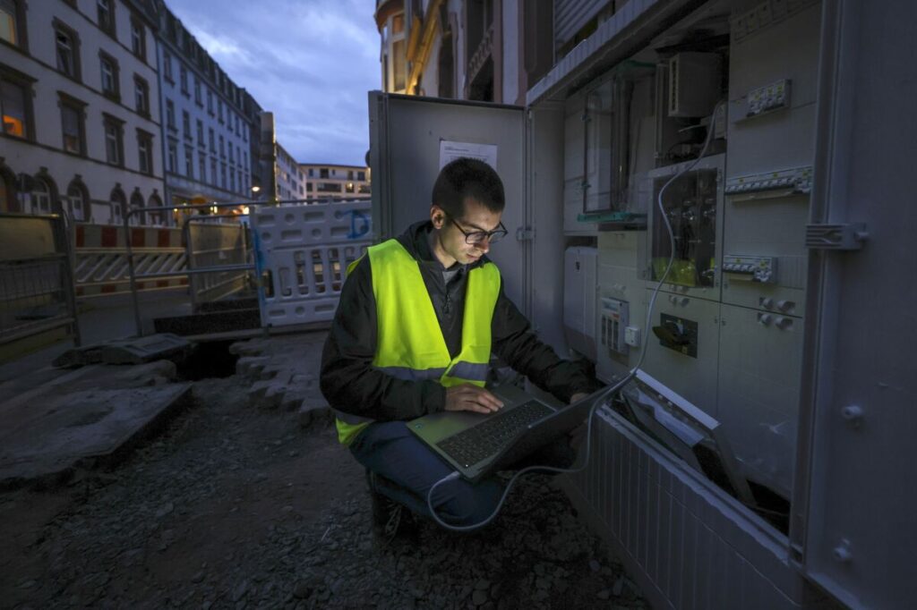 Francisco Partners Nears $1.3 Billion Deal to Buy Construction Software Maker Command Alkon Francisco Partners Nears $1.3 Billion Deal to Buy Construction Software Maker Command Alkon
