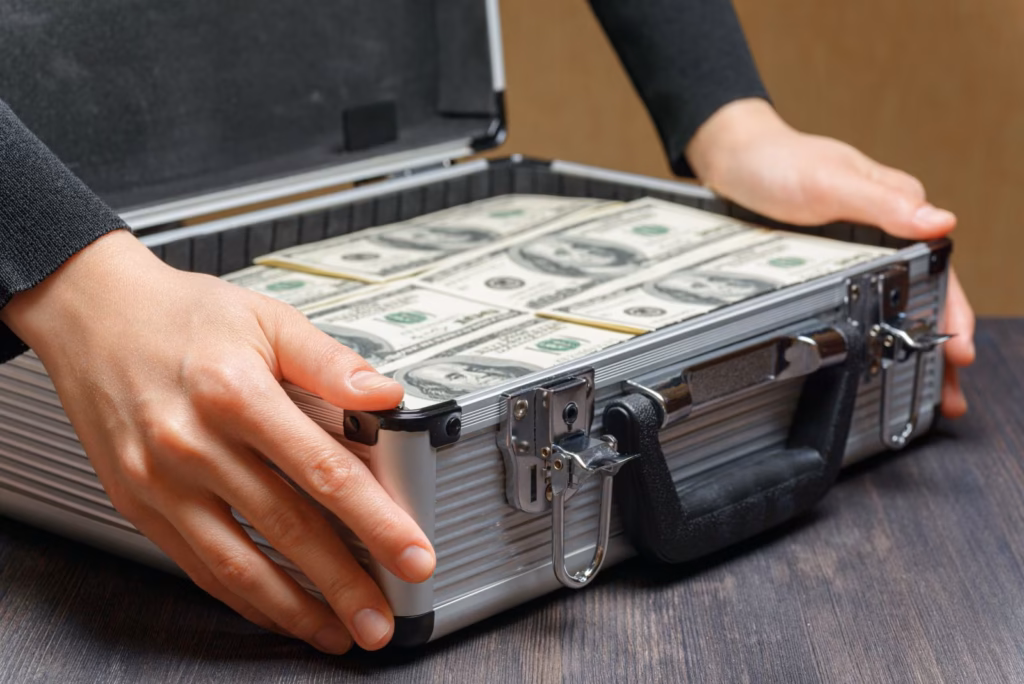 Dollar Supported by Hawkish Fed Comments