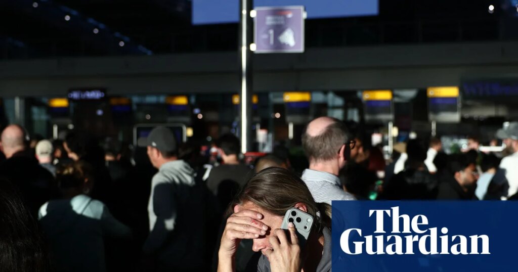 UK air traffic control problem strands hundreds of thousands of passengers | Airline industry